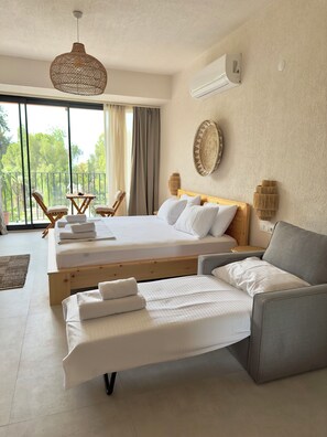 Desk, laptop workspace, free WiFi - Rue Rooms (Fethiye)