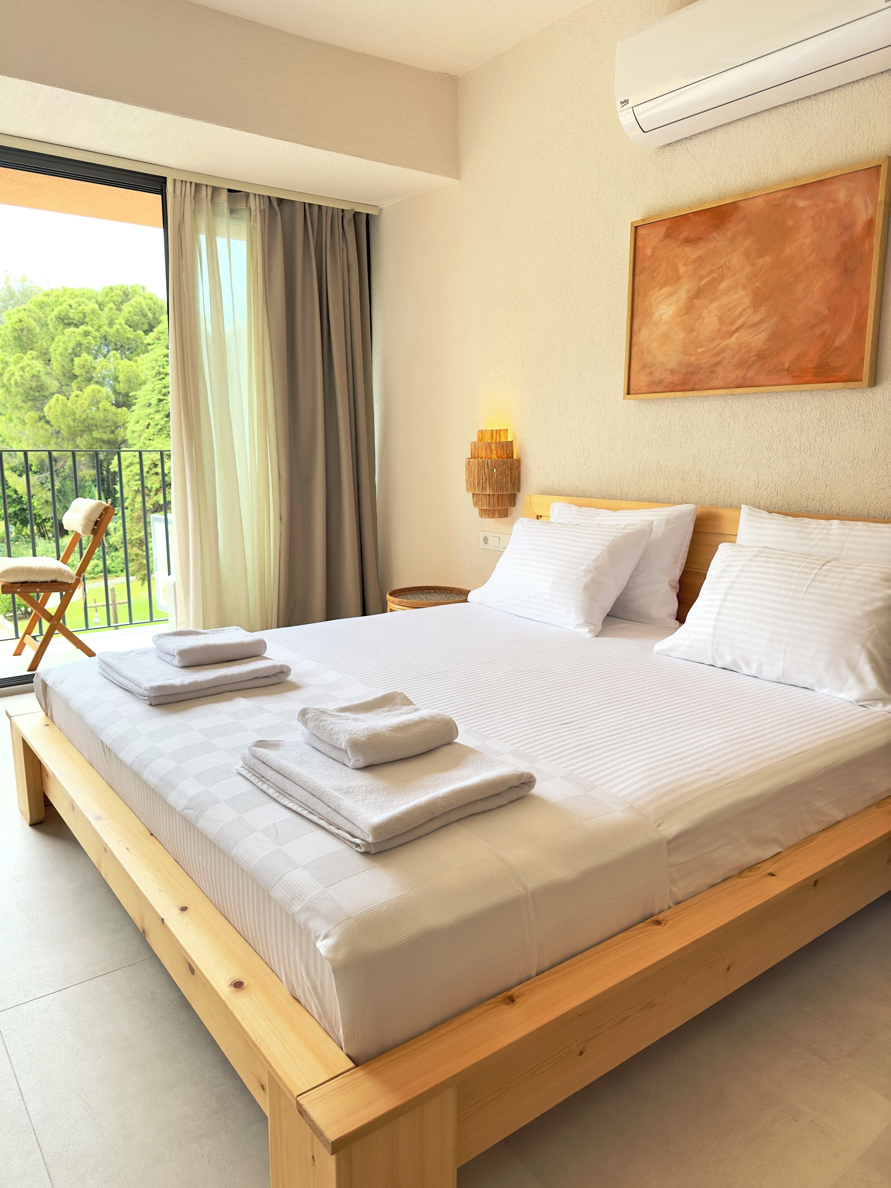 Kamar Double Deluks, pemandangan taman | Meja kerja, ruang kerja ramah laptop, dan Wi-Fi gratis