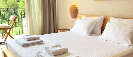 Deluxe Double Room, Park View | Desk, laptop workspace, free WiFi