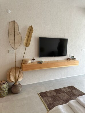 Desk, laptop workspace, free WiFi - Rue Rooms (Fethiye)