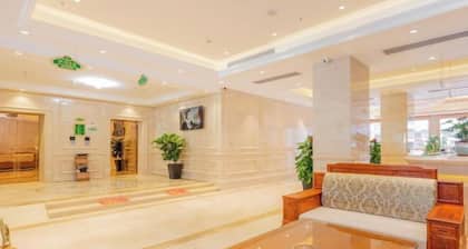 Vienna Hotel (Hezhou Lingfeng Square)