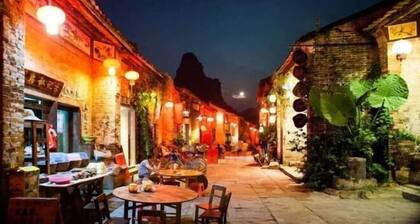 Vienna Hotel (Hezhou Lingfeng Square)