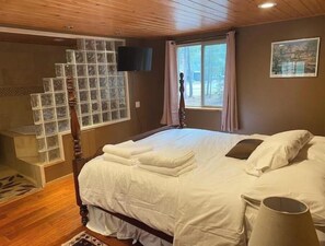 4 bedrooms, iron/ironing board, travel cot, free WiFi
