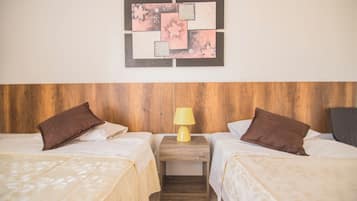 Chambre Triple Confort | Literie de qualité supérieure, couette en duvet d'oie, bureau