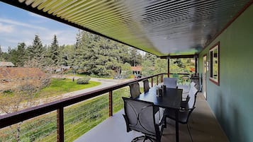 تناول الطعام بالخارج