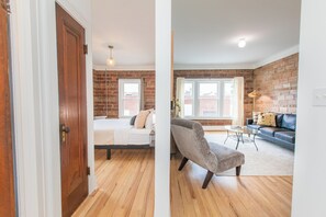 1 bedroom, WiFi, bed sheets - Modern Loft in Historic Birdtown - Unit 6 (Lakewood)