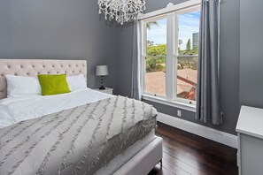 8 bedrooms, desk, iron/ironing board, travel crib