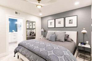 Room - Park Shore Resort-BLDGC#218*Amazingly remodeled* (Park Shore Resort)