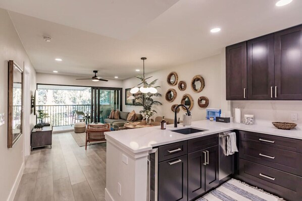 Interior - Park Shore Resort-BLDGC#218*Amazingly remodeled* (Naples)