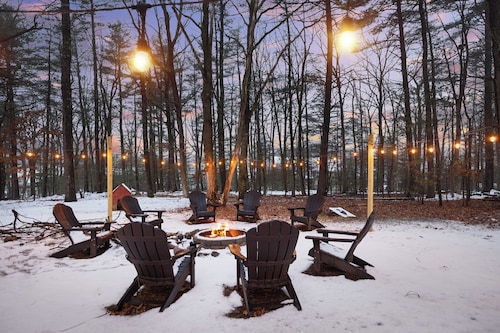 NEW! Large home in an upscale community close to all attractions! Hot Tub!