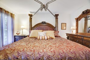 5 bedrooms, in-room safe, desk, iron/ironing board - NEW! Large home in an upscale community close to all attractions! Hot Tub! (East Stroudsburg)