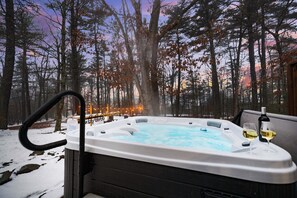 Outdoor spa tub - Spacious Colonial Home with Hot Tub, Games, Lake Club & Top Local Attractions (East Stroudsburg)