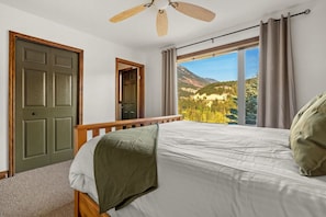 3 habitaciones, escritorio, wifi gratis y ropa de cama
