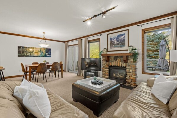 Smart TV, fireplace, offices