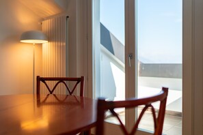 Apartamento | Zona de estar | Una televisión