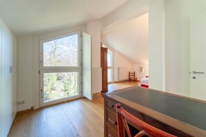 1 bedroom, iron/ironing board, free WiFi