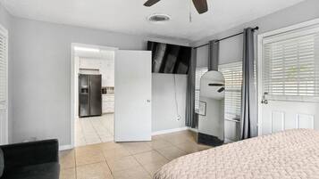 3 chambres, fer et planche à repasser, lit de bébé portatif, Wi-Fi