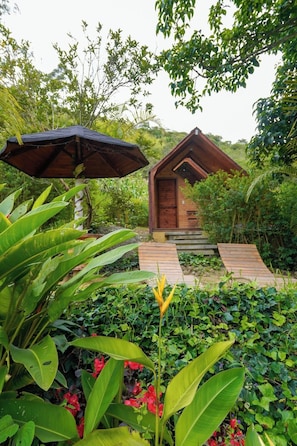 Cabane Deluxe, vue jardin | 1 chambre, couette en duvet d'oie, minibar, décoration personnalisée