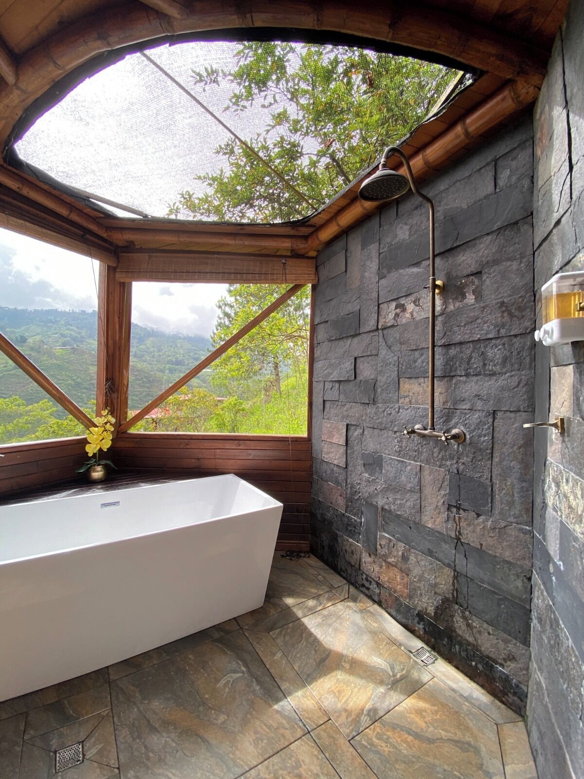 Deluxe Cabin, River View | 1 bilik tidur, gebar bulu kapas, bar mini, dihias secara berasingan 