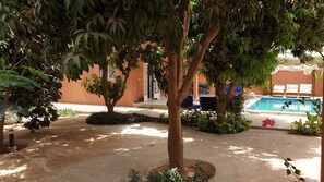 حمّام سباحة خارجي