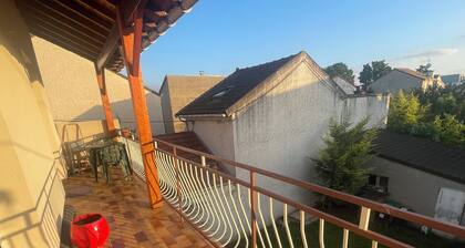 Appartement à 10 MN de la Défense (T2) et 40 MN Porte de Versailles