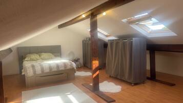 2 chambres, fer et planche à repasser, Wi-Fi gratuit, draps fournis