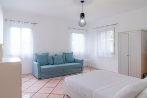 2 habitaciones, tabla de planchar con plancha, cuna de viaje y wifi 