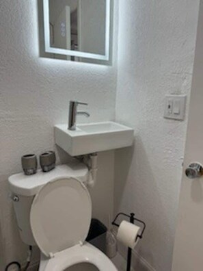 Handdukar, tvål och toalettpapper
