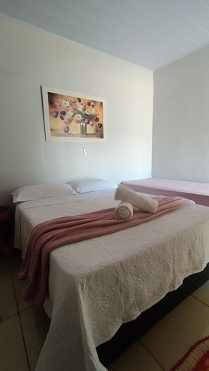 Habitación triple Confort, lanai | Ropa de cama de alta calidad, wifi gratis, ropa de cama