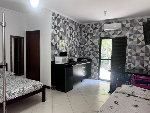 Klassieke studio, balkon, uitzicht op de binnenplaats | Gratis wifi