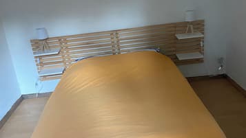 2 bedrooms, WiFi, bed sheets