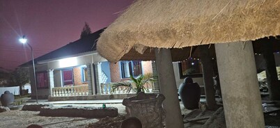 Seven Palms Executive Lodge/Apartments