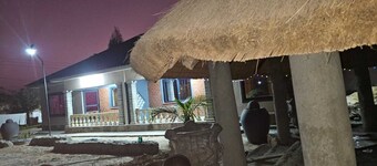 Seven Palms Executive Lodge/Apartments
