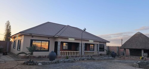 Seven Palms Executive Lodge/Apartments