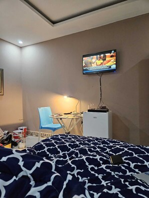 3 bedrooms, desk, iron/ironing board, free WiFi