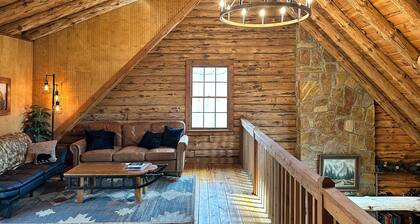 Charming log cabin by Berkeley Springs w/ hot tub!