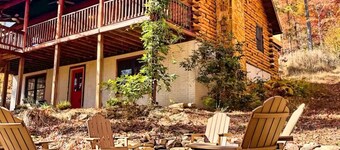 Charming log cabin by Berkeley Springs w/ hot tub!