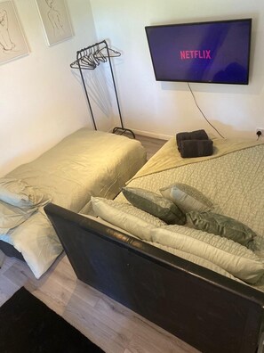 1 chambre, fer et planche à repasser, accès Internet, draps fournis