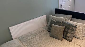 1 bedroom, iron/ironing board, internet, bed sheets