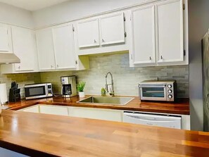 Condo, 1 King Bed (Sandy Pointe #211- Bream Island) | Private kitchen