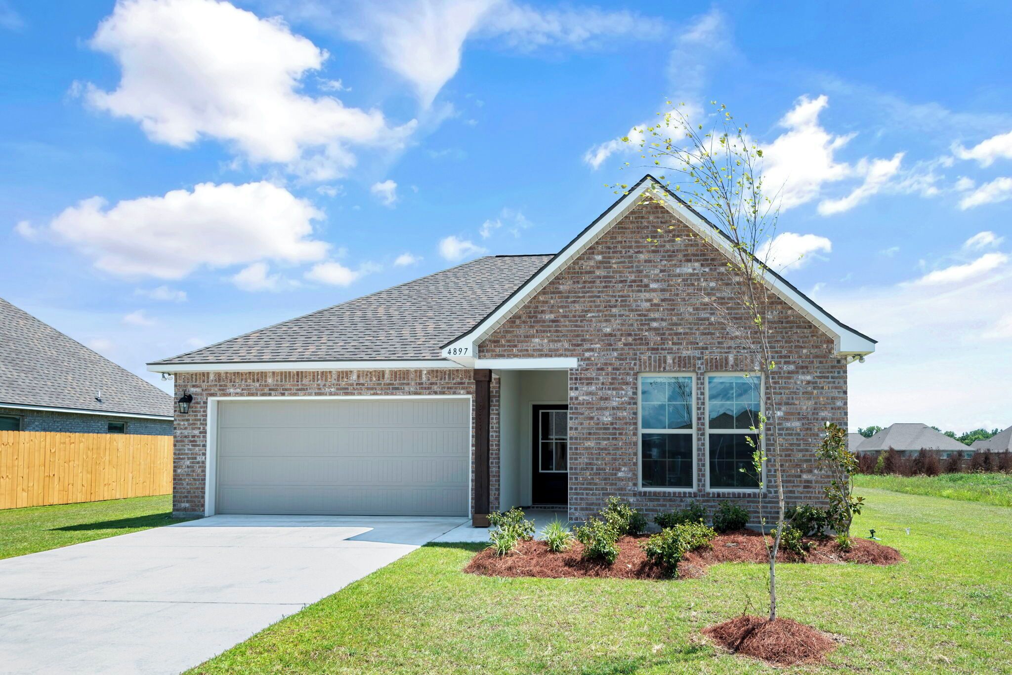 New build 4 bedroom short drive to downtown and LSU