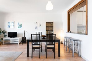 Dining - Dream Views of Porto - Private Apt in Gaia by Lisbeyond (Vila Nova de Gaia)