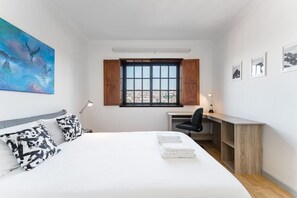 2 室のベッドルーム、WiFi (無料)、ベッドシーツ