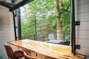 Terrace/patio - Unique Cabin on the Beechfork River, nestled in the heart of the Bourbon Trail  (Springfield)