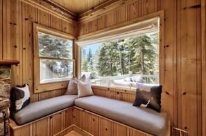 Interior - Gorgeous Cabin Lake View Walk to Trails A+ Deck (Carnelian Bay)