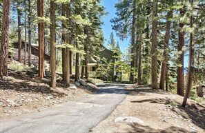 Exterior - Gorgeous Cabin Lake View Walk to Trails A+ Deck (Carnelian Bay)