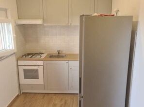 Geladeira, fogão, cooktop, torradeira