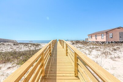 BRAND NEW Beachfront House! 6 BR/6.5 NEW Beachfront Paradise!