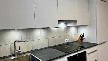 Kühlschrank, Ofen, Herdplatte, Geschirrspüler