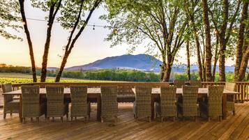 Outdoor dining